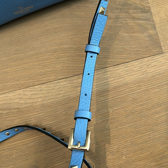 Valentino Garavani Small Rockstud Leather Shoulder Bag in Rare Bright Blue - Picture 4 of 10